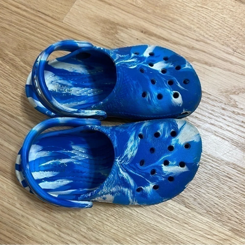 Crocs Blue Sandals Speckled Sz 3 Kids Baby Shoes Closed Toe